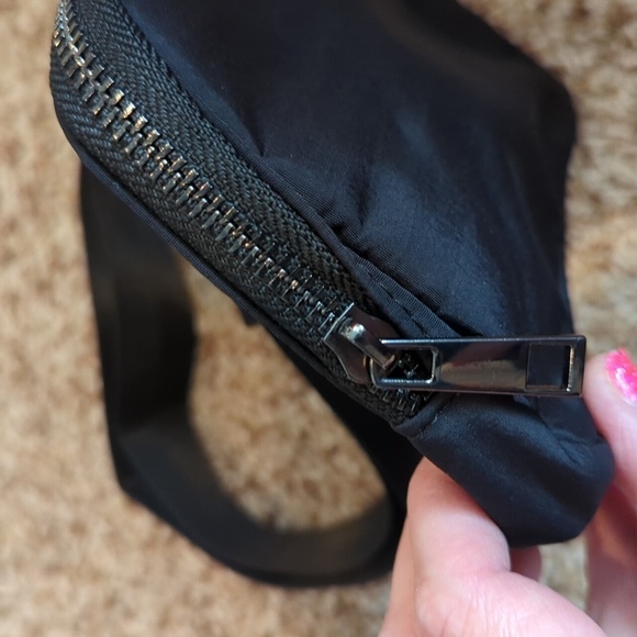 Black fanny pack belt bag fanny crossbody New - Picture 2 of 3